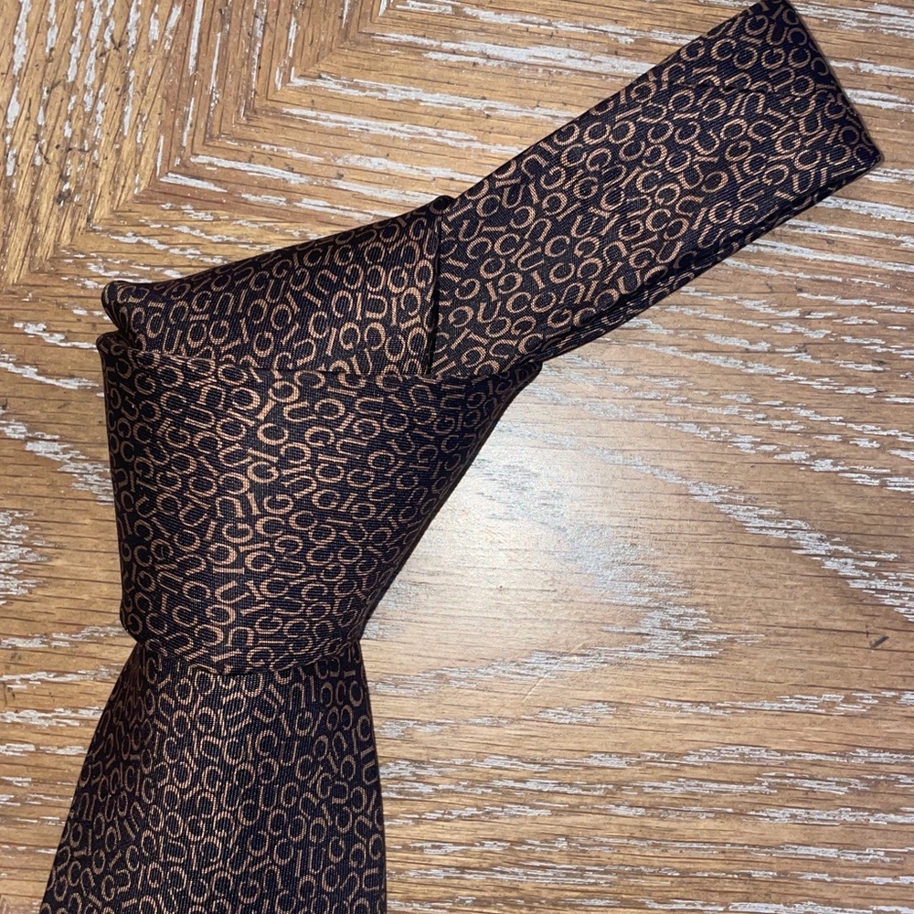 Authentic Gucci mens silk tie